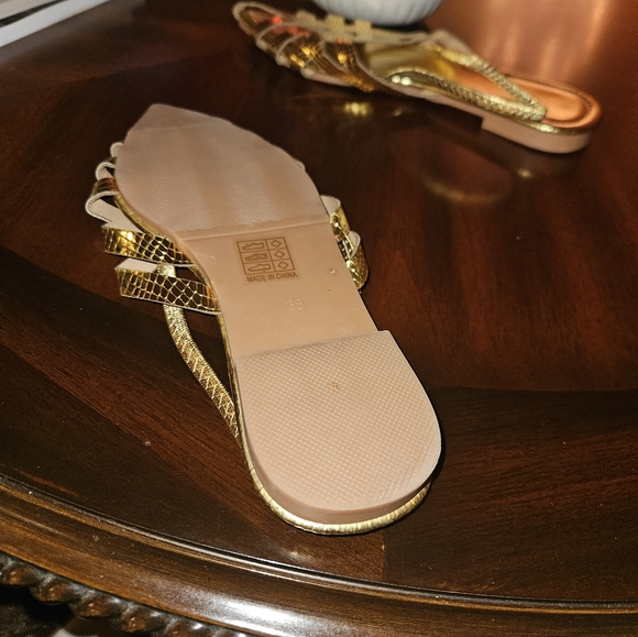 Shoes - Picture 3 of 4